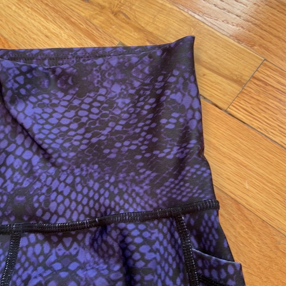 Lavaloka High Waisted Leggings. Size Medium. Cell Phone Pockets. NWT!! - Picture 7 of 9